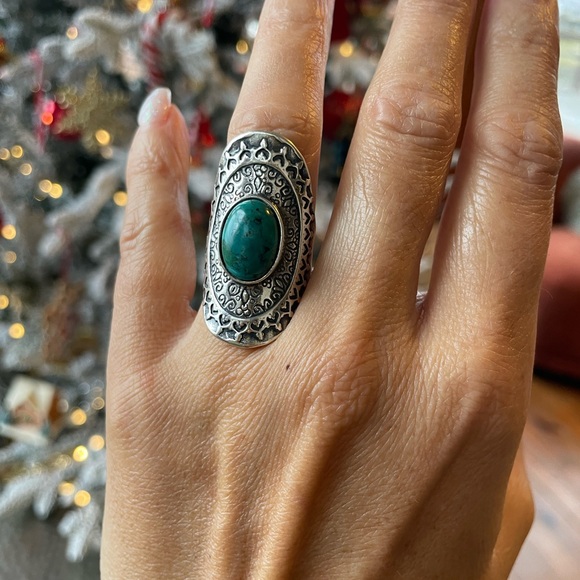 925 Sterling Silver and Turquoise Oval Ring - Picture 5 of 10